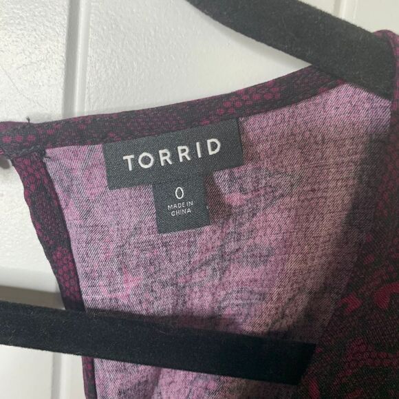 Torrid Purple animal snake Maxi Dress Flutter Sleeve V-Neck Romantic Size large - Picture 6 of 7